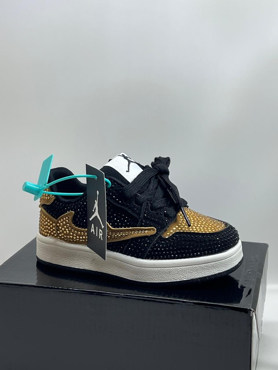 кроссовки,кроссовки мальчику,женские кроссовки,кроссовки jordan,кроссовки nike