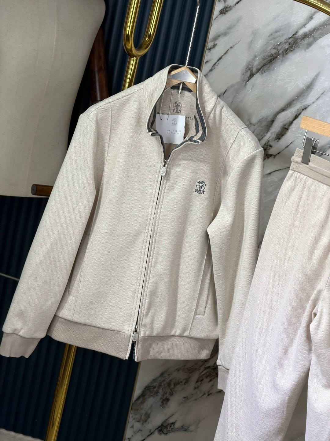 спортивный костюм brunello cucinelli,костюм спортивный loro piana,костюм brunello cucinelli,brunello cucinelli спортивный костюм мужской,спортивный костюм лоро пиано мужской бежевый