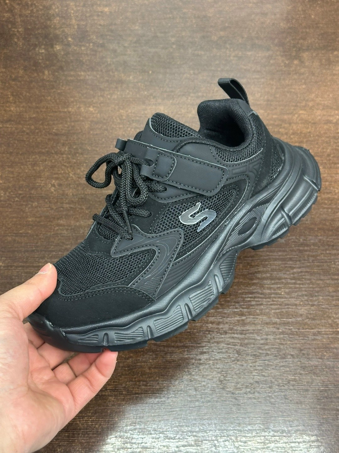 кроссовки,кроссовки мальчику,детские кроссовки,спортивная ,повседневные кроссовки