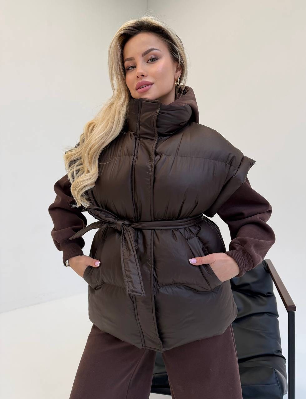 женская жилетка,жилетка на синтепоне,жилет с поясом,жилетка с поясом,жилет демисезонный