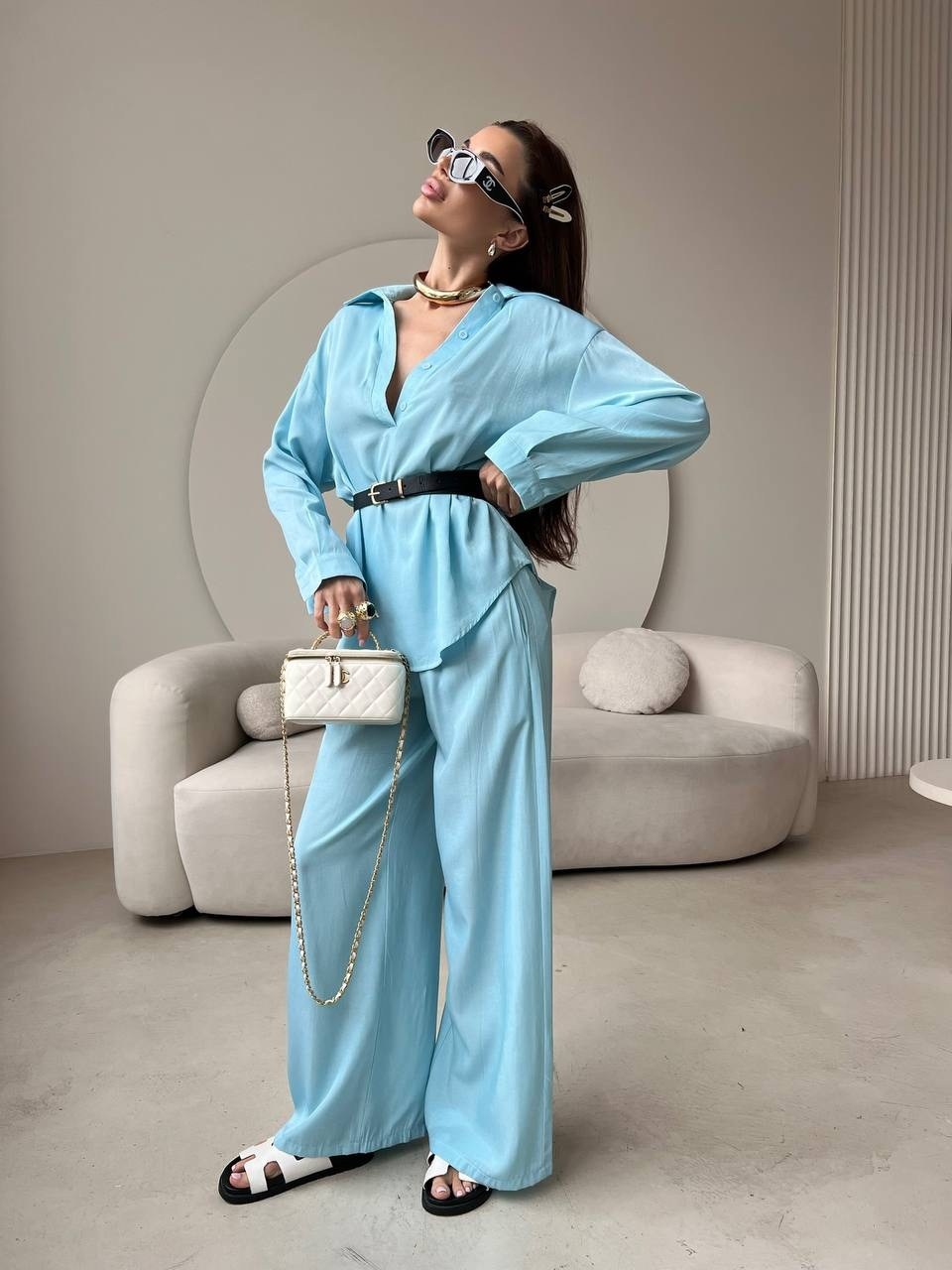 стильные костюмы,костюм белый,брючный костюм с мантией,комплект костюм,шелковый костюм