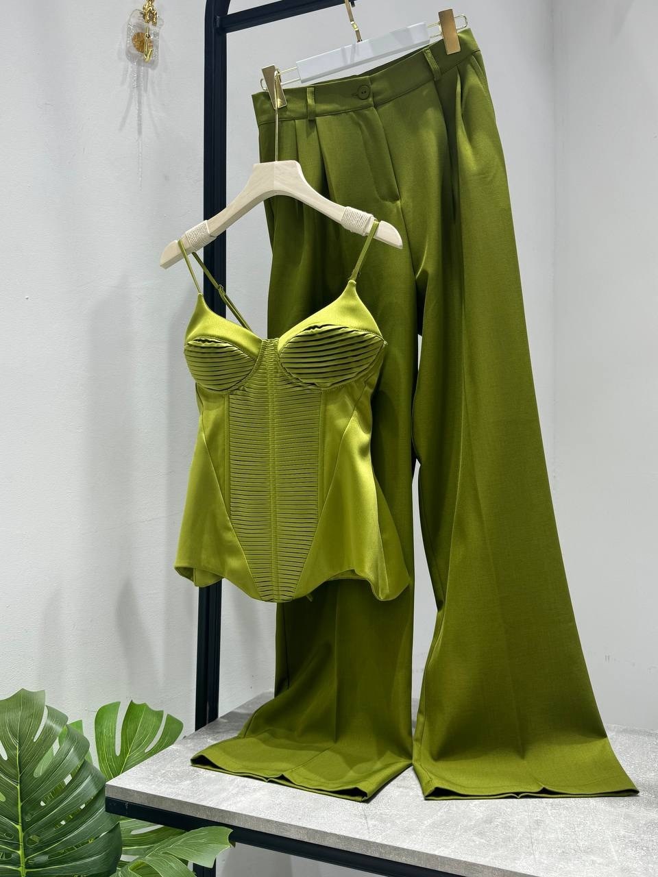 белые брюки палаццо,брюки палаццо,брюки палаццо 2026,широкие брюки