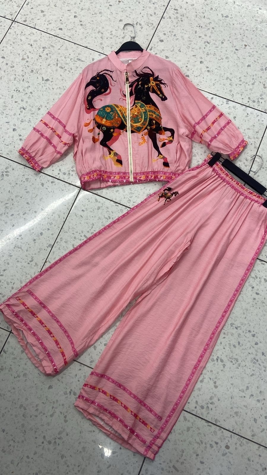 костюм женский,спортивный костюм,женский спортивный костюм,костюм с принтом,костюм желтый