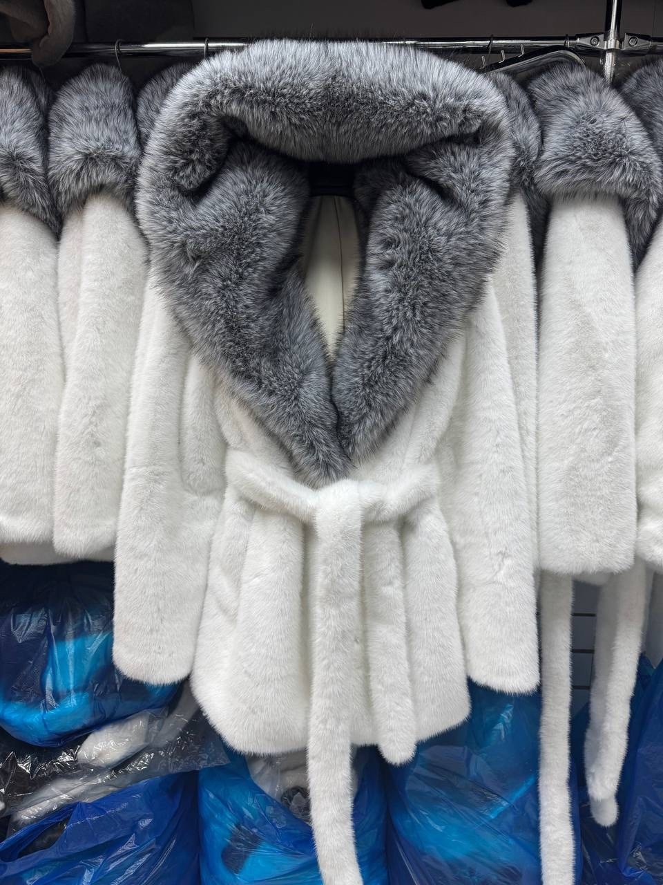 шубка из меха европейской норки с капюшоном из меха песца,шуба под норка мех эко с капюшоном,женская шуба из натурального меха,шуба,шубка