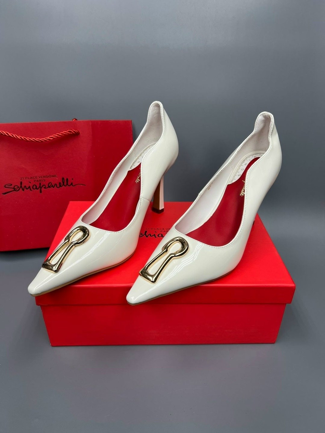 ,туфли женские,туфли salvatore ferragamo с контрастным каблуком,туфли лодочки женские,valentino туфли