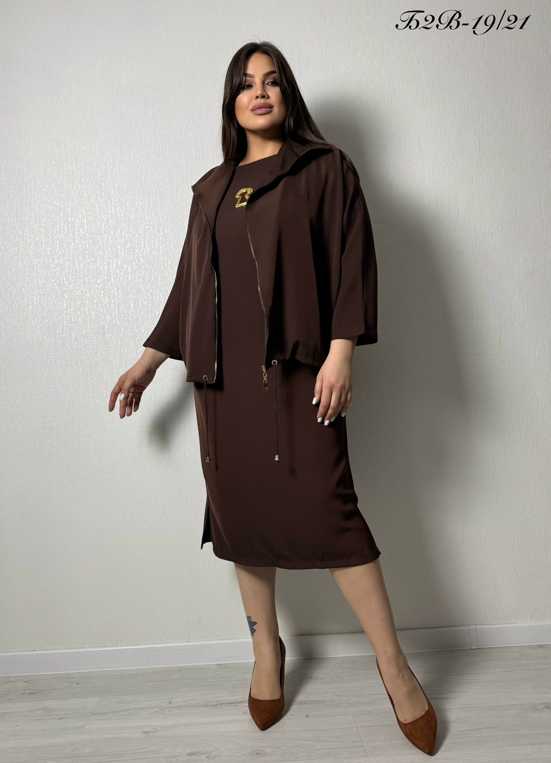 костюм с юбкой,трикотажные костюмы,женские костюмы с юбкой,женский костюм двойка,женщина в коричневом спортивном костюме