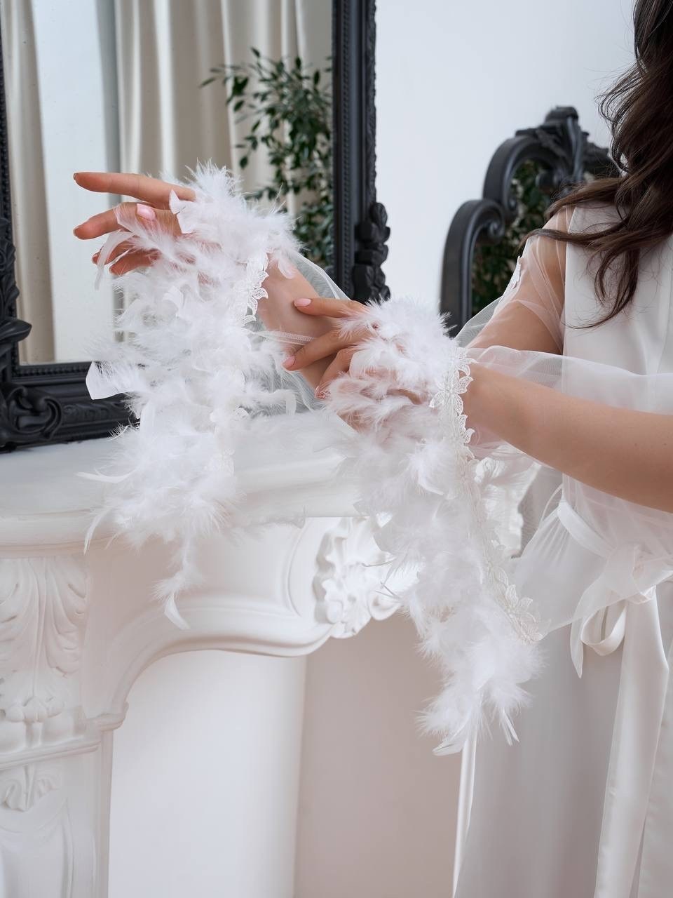 халат невесты с перьями,халат с перьями,шелковый будуарный халат с перьями,пеньюар для невесты,девушка