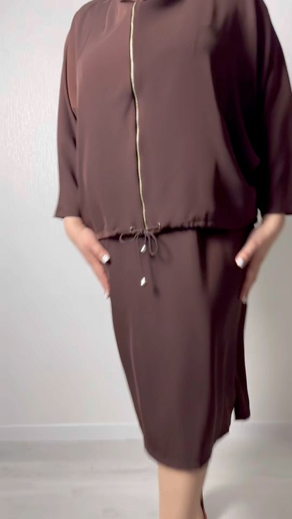 костюм с юбкой,трикотажные костюмы,женские костюмы с юбкой,женский костюм двойка,женщина в коричневом спортивном костюме