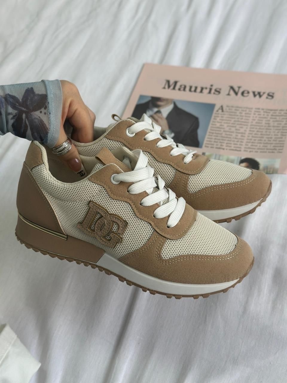 ,женские кроссовки,кроссовки для женщин,бежевые кроссовки,модные кроссовки