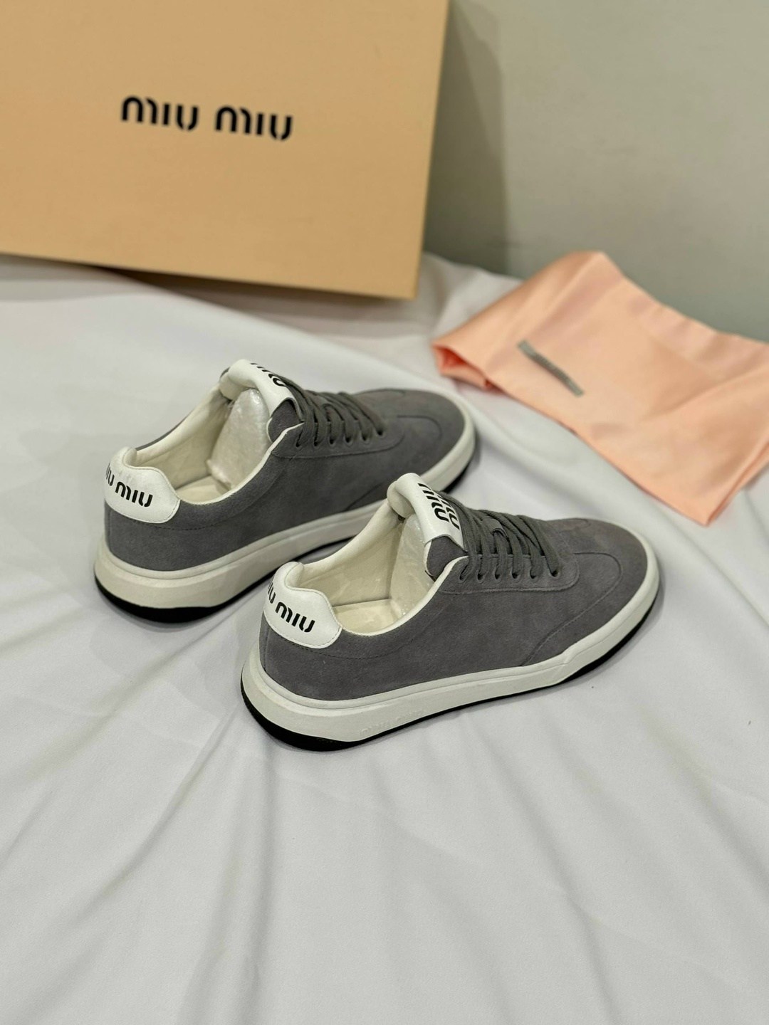 кроссовки miu miu женские,кроссовки miu miu,кеды miu miu женские,кроссовки натуральные замшевые miu miu,женские замшевые кеды miu miu арт. 6m7m33