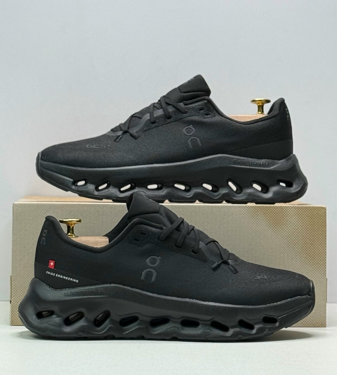 кроссовки on cloudsurfer trail waterproof, цвет black/eclipse,кроссовки on cloudtilt цвет eclipse black,кроссовки cloudtilt black eclipse on running черный,on водонепроницаемые кроссовки cloudsurfer t