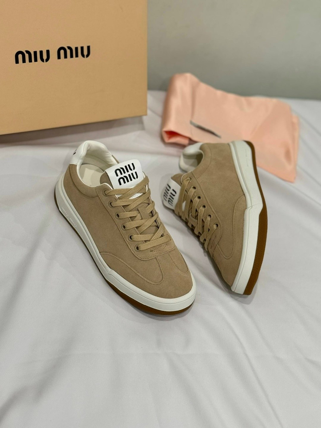 кроссовки miu miu женские,кроссовки miu miu,кеды miu miu женские,кроссовки натуральные замшевые miu miu,женские замшевые кеды miu miu арт. 6m7m33