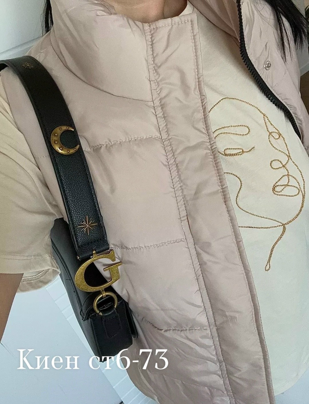 жилетка женская,жилетка женская утепленная с капюшоном удлиненная,жилет женский утепленный удлиненный с капюшоном,жилет женский утепленный с капюшоном безрукавка,жилет женский утепленный с капюшоном