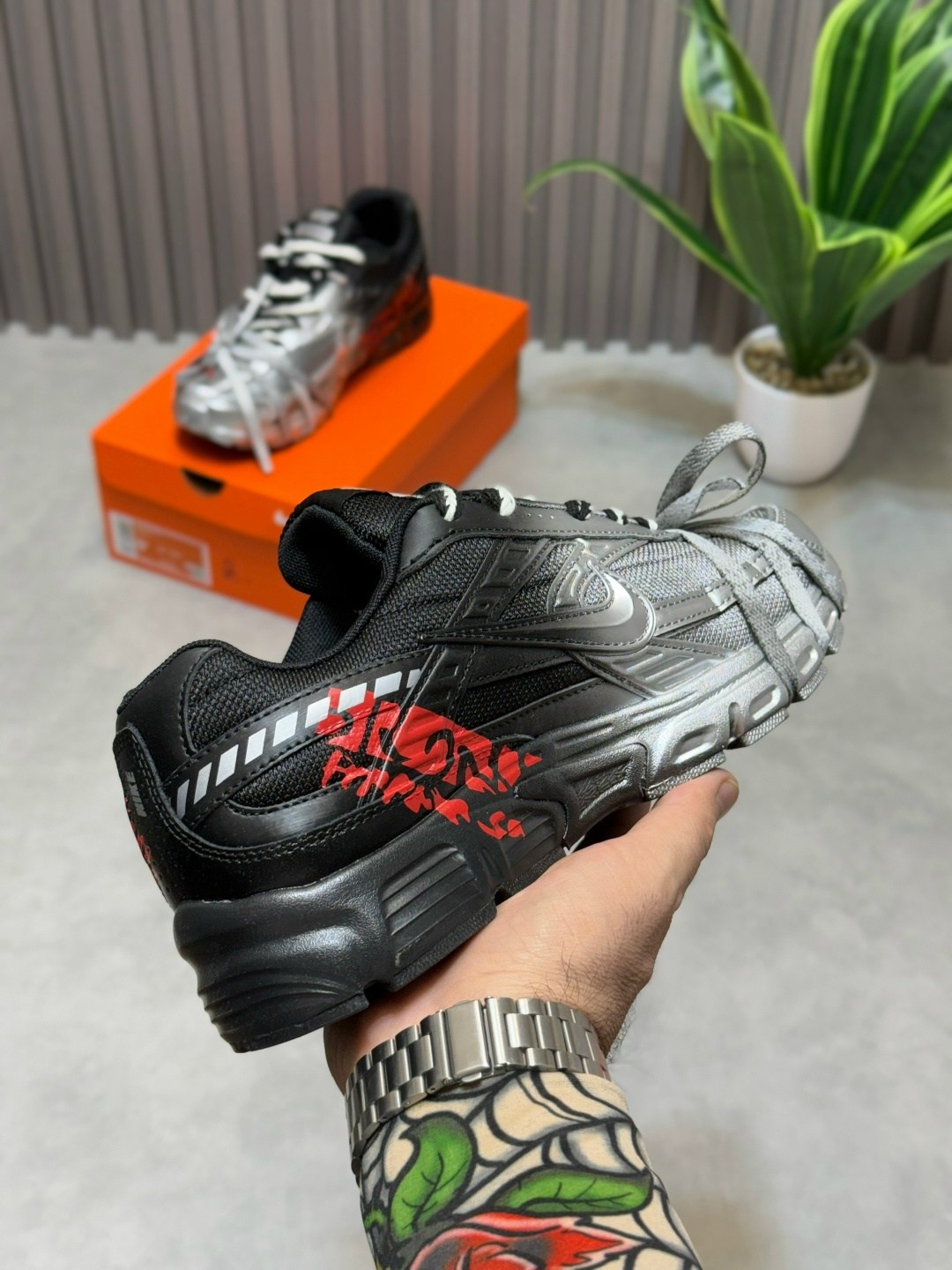 nike initiator кроссовки мужчины,nike кроссовки для бега,кроссовки для бега initiator мужские с низким верхом черные серебристые nike,кроссовки nike,кроссовки для бега p-6000 с низким верхом черный се