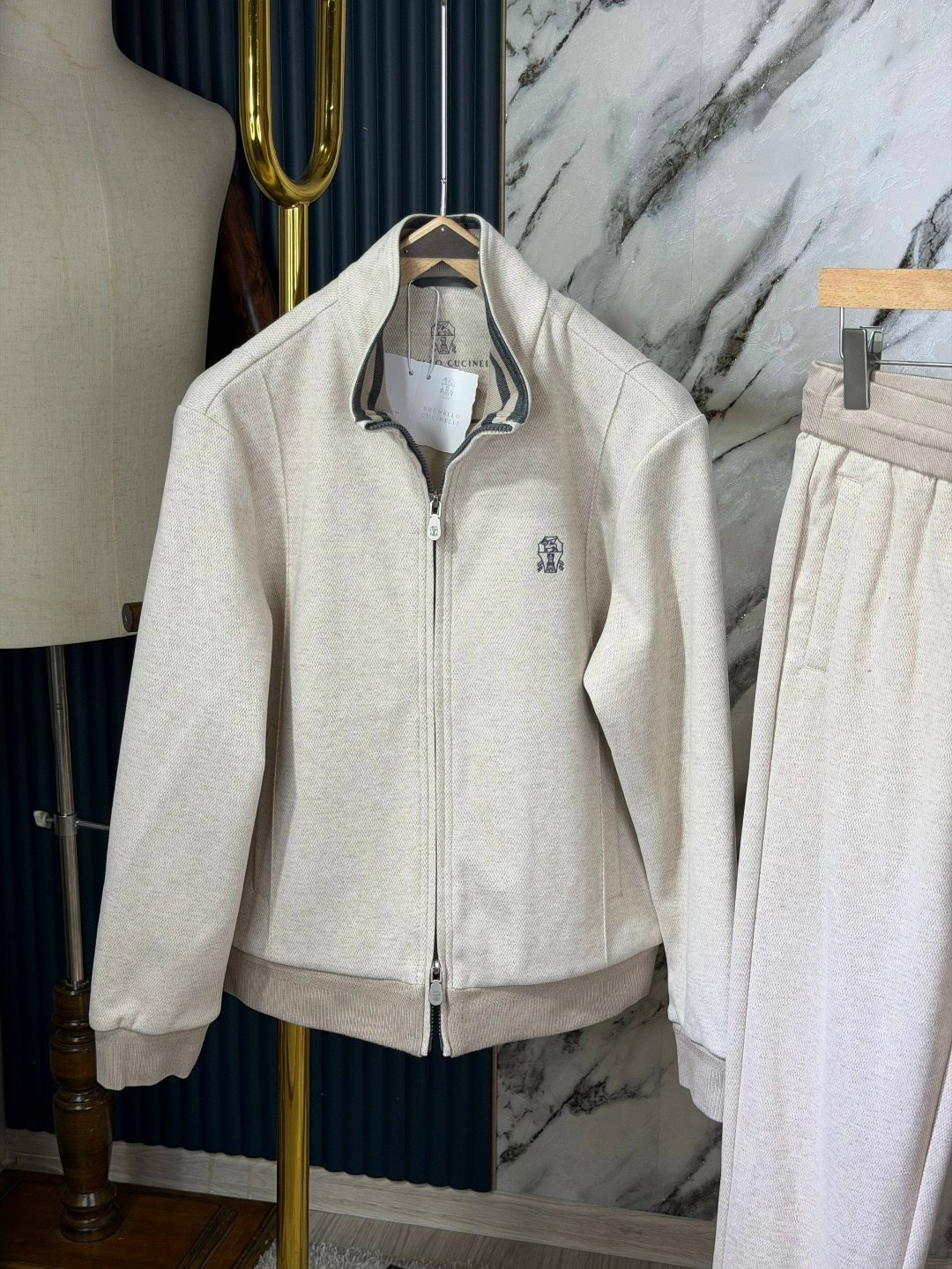 спортивный костюм brunello cucinelli,костюм спортивный loro piana,костюм brunello cucinelli,brunello cucinelli спортивный костюм мужской,спортивный костюм лоро пиано мужской бежевый