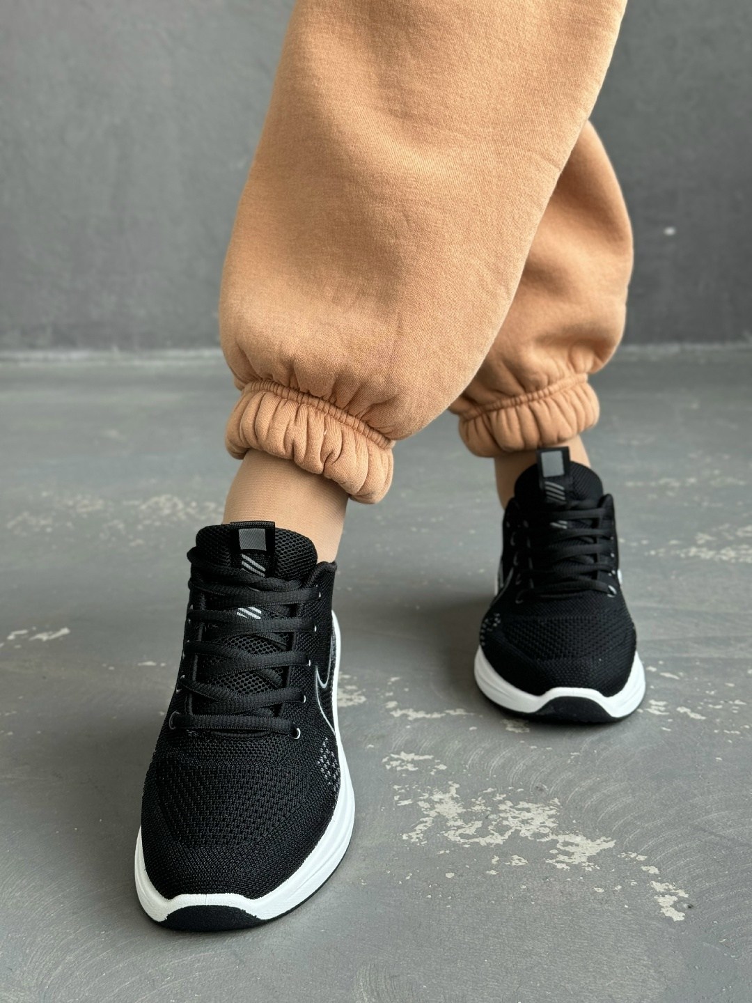 кроссовки,кроссовки женскиe,кроссовки для женщин,спортивная ,тонкие кроссовки