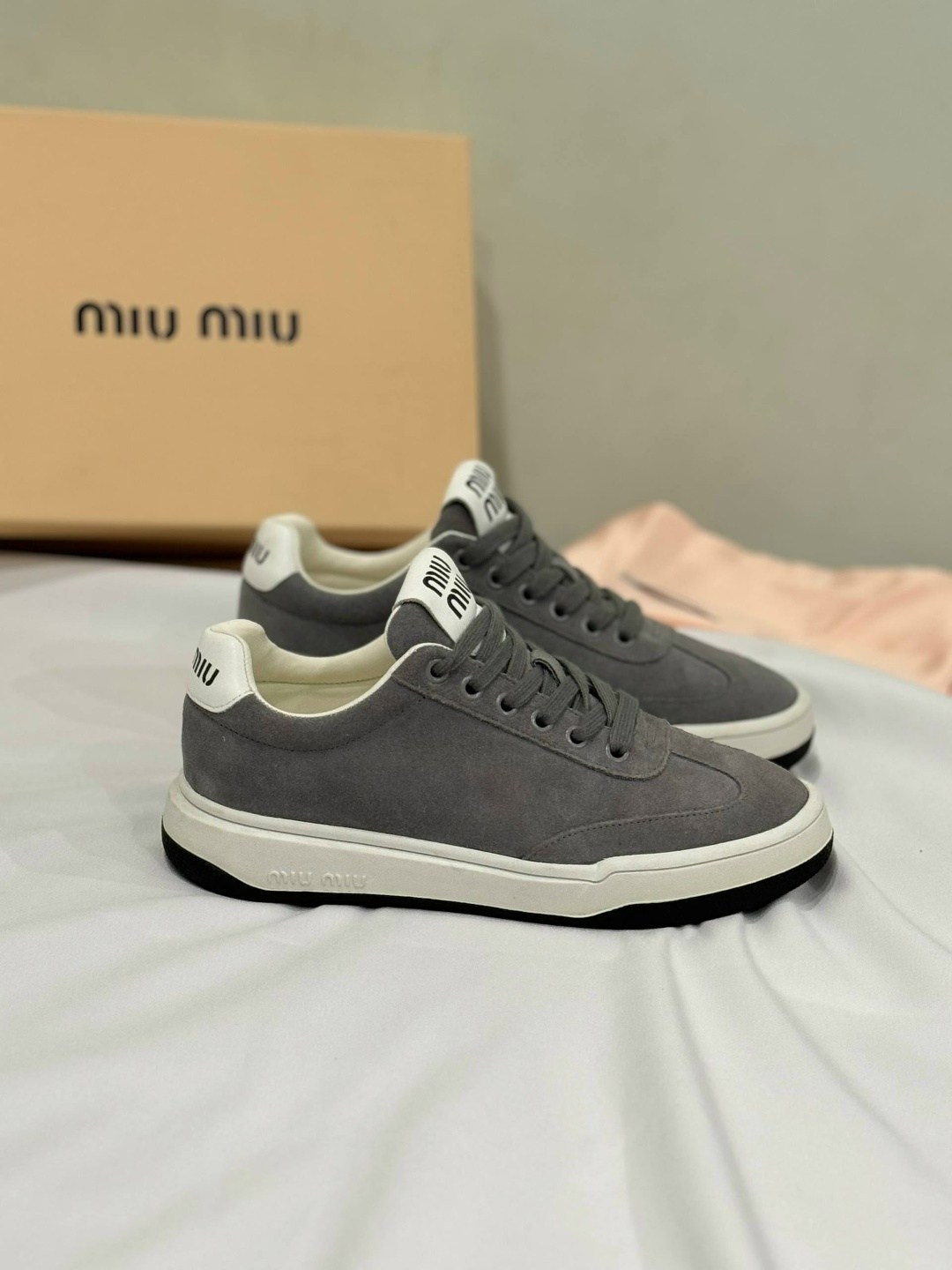 кроссовки miu miu женские,кроссовки miu miu,кеды miu miu женские,кроссовки натуральные замшевые miu miu,женские замшевые кеды miu miu арт. 6m7m33