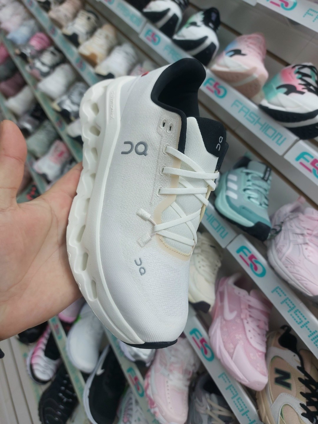 кроссовки on cloud 5 undyed white creek белый,кроссовки,кроссовки on cloudtilt,кроссовки on,on running cloudnova form — женские кроссовки cloud shoes white