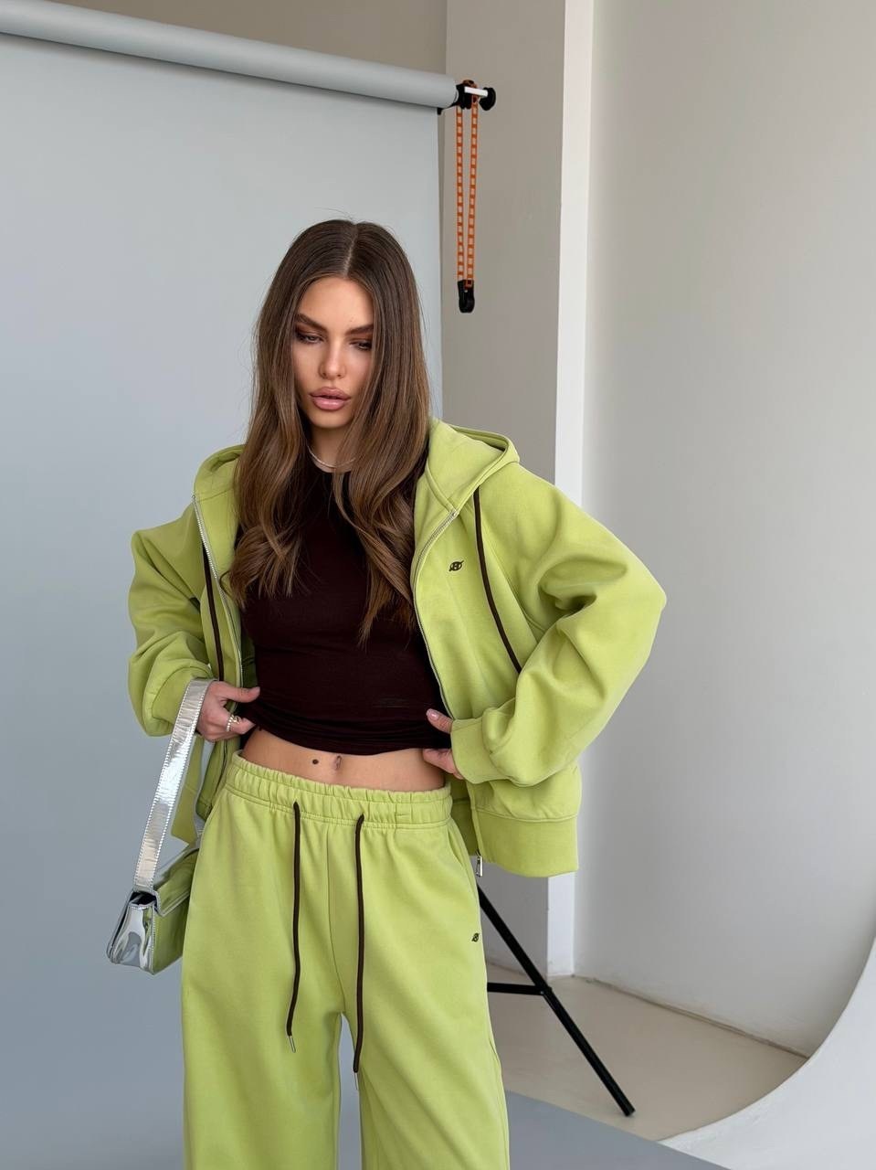 широкие брюки,брюки спортивные,костюм спортивный женский,брюки трикотажные,штаны модные