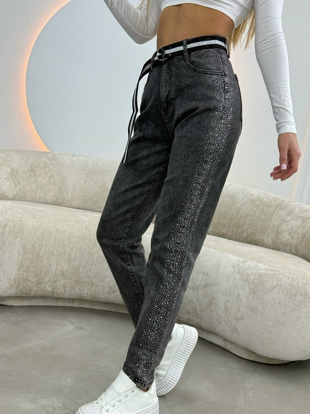 мом джинсы женские серые на резинке,женские джинсы,джинсы брюки,джинсы женские серые,джинсы со стразами