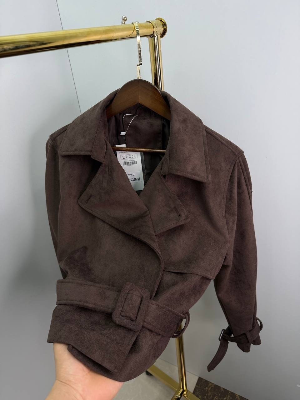 куртка косуха замшевая коричневая с поясом tadari,косуха кожаная куртка оверсайз saint shine,замшевая куртка,куртка замшевая женская,классическая коричневая замшевая женская куртка с поясом