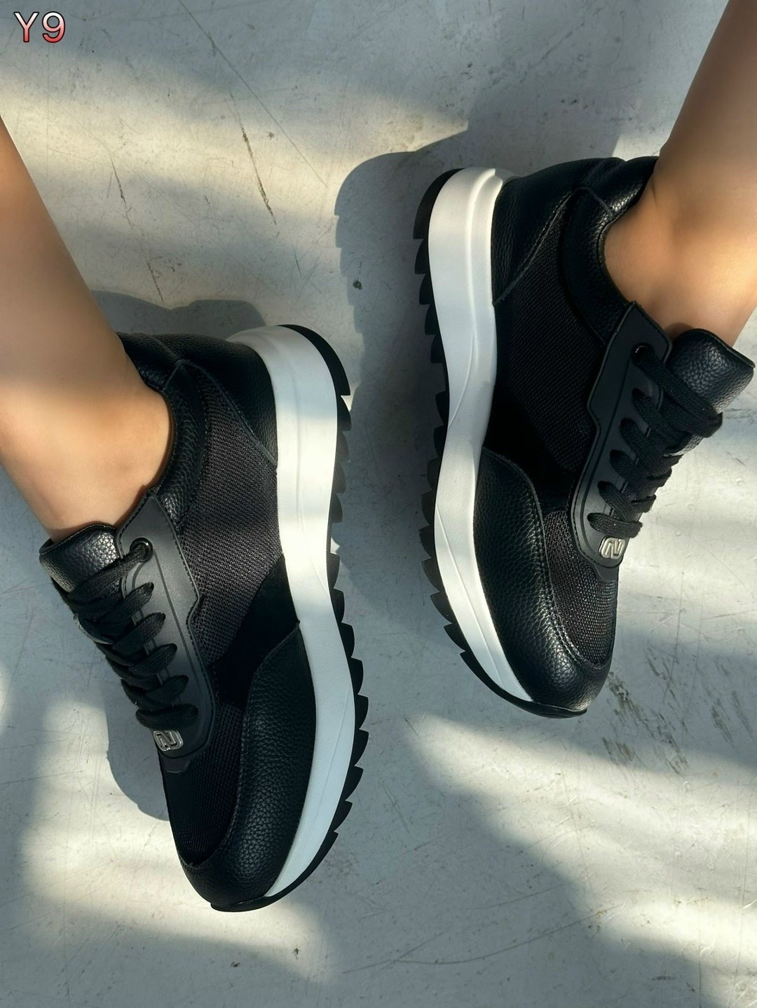 ,кроссовки женскиe,кроссовки черные,кроссовки для женщин,черные женские кроссовки