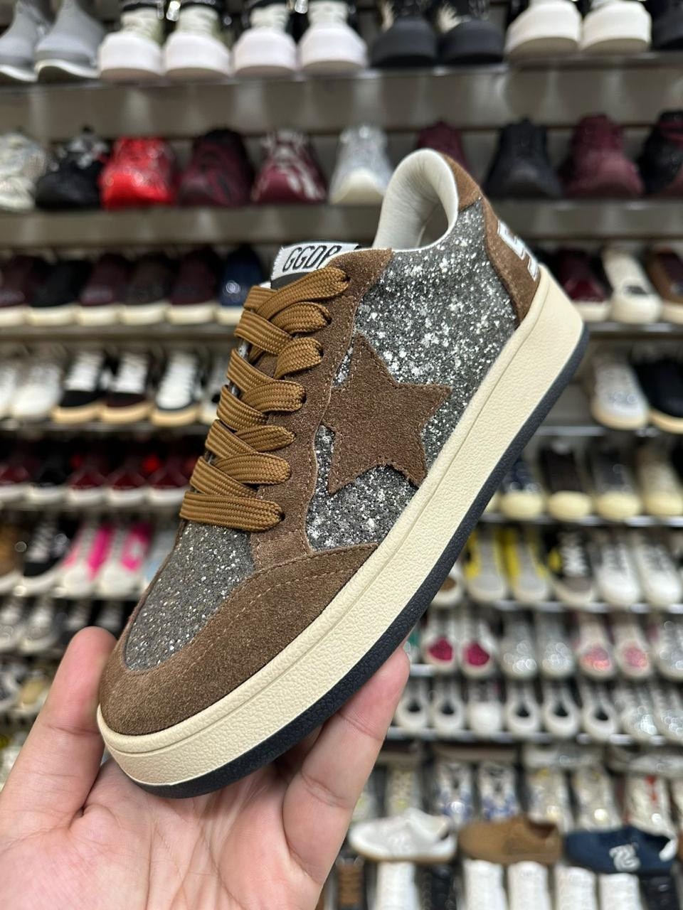 кроссовки golden goose с пайетками на платформе,кроссовки golden goose,кеды golden goose,,женские кеды с камнями golden goose