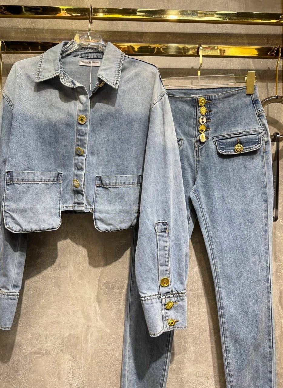 женская джинсовая куртка,джинсовая куртка,джинсовый пиджак,джинсовая куртка с карманами,голубые джинсы