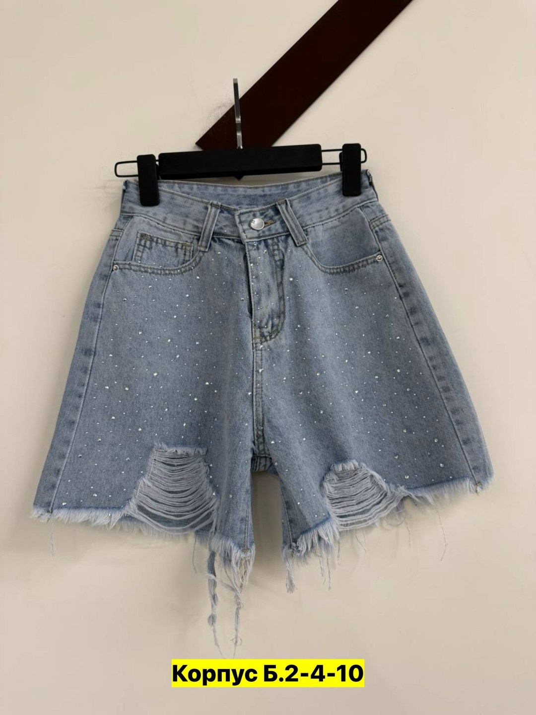женские джинсовые шорты,джинсовые шорты,шорты джинсовые со стразами,шорты женские,летние джинсовые шорты