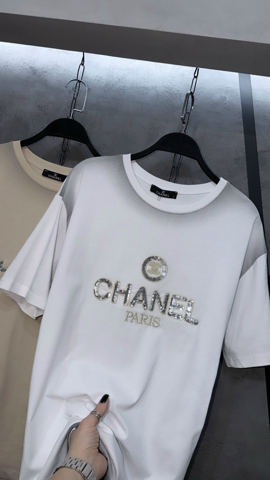 футболка chanel,футболка женская chanel,футболки модные,шанель одежда,футболки для женщин