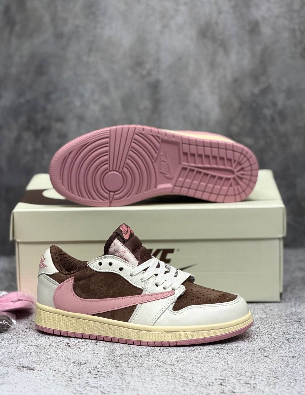 кроссовки nike travis scott x air jordan 1 low,кеды travis scott x air jordan 1 pink oxford,кроссовки nike air jordan 1 x travis scott,кроссовки nike air jordan 1 low travis scott,кроссовки nike travi