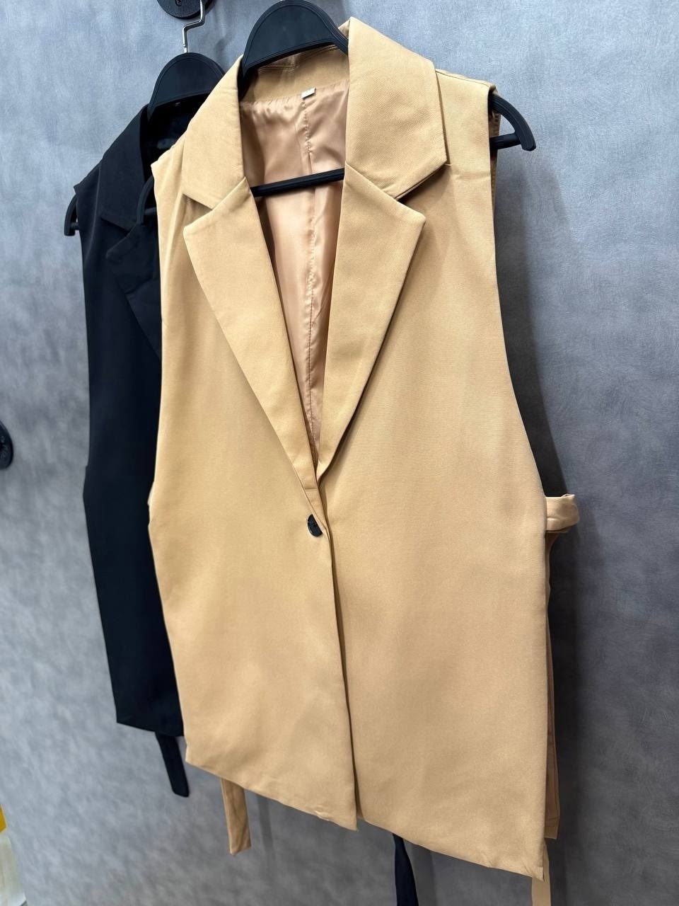 женский длинный жилет бежевый,жилет приталенный удлиненный,женский жилет,жилет удлиненный,женский деловой жилет