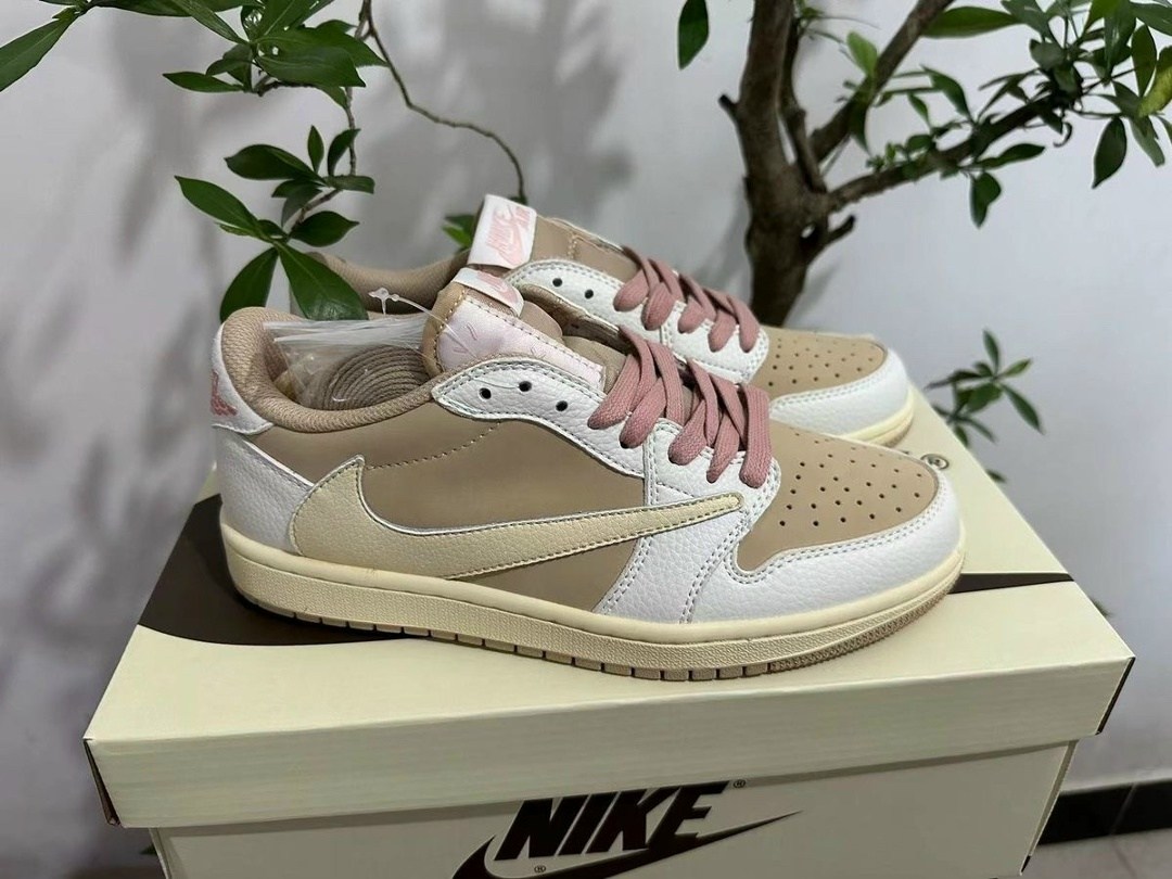 кроссовки travis scott x air jordan 1 low,nike air jordan 1 low travis scott reverse mocha,air jordan 1 low travis scott,nike air jordan 1 travis scott low,кроссовки nike air jordan 1 low x travis sco