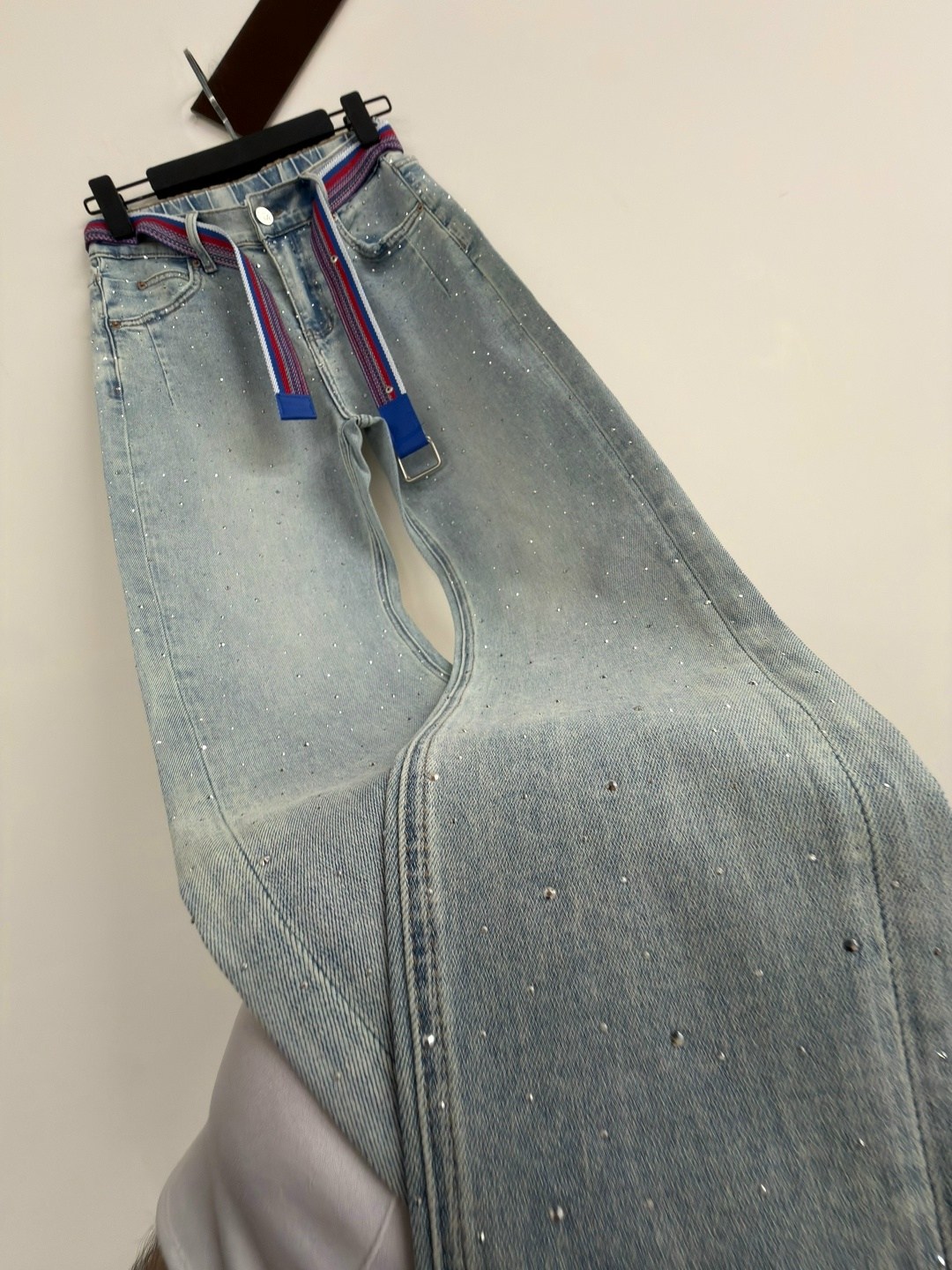 джинсы женские,джинсы со стразами женские,модные джинсы,джинсы с декором,джинсы джинсы