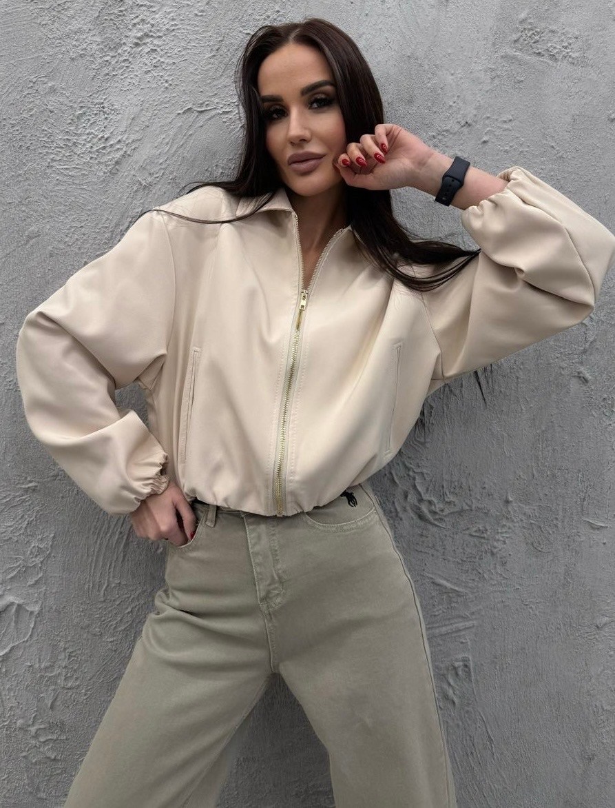 куртка бомбер,куртка бомбер женская,бежевый бомбер,куртка свободного кроя,кожаная куртка