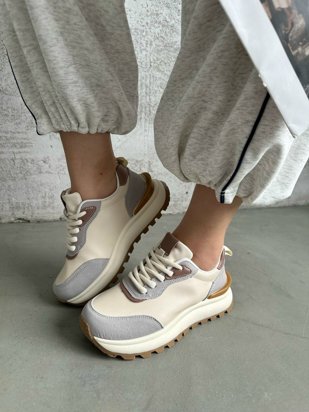 женские кроссовки,,повседневные кроссовки,стильные кроссовки,кроссовки модные