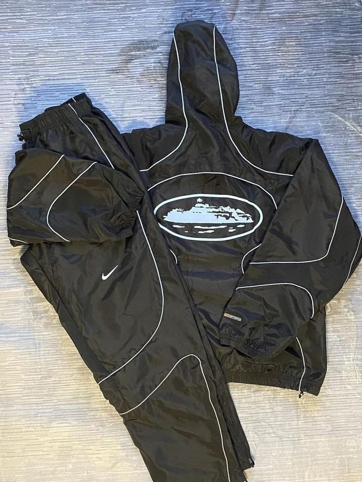 неоновые костюмы,ветровка nike x corteiz,неоновая одежда мужская,streetwear men outfit