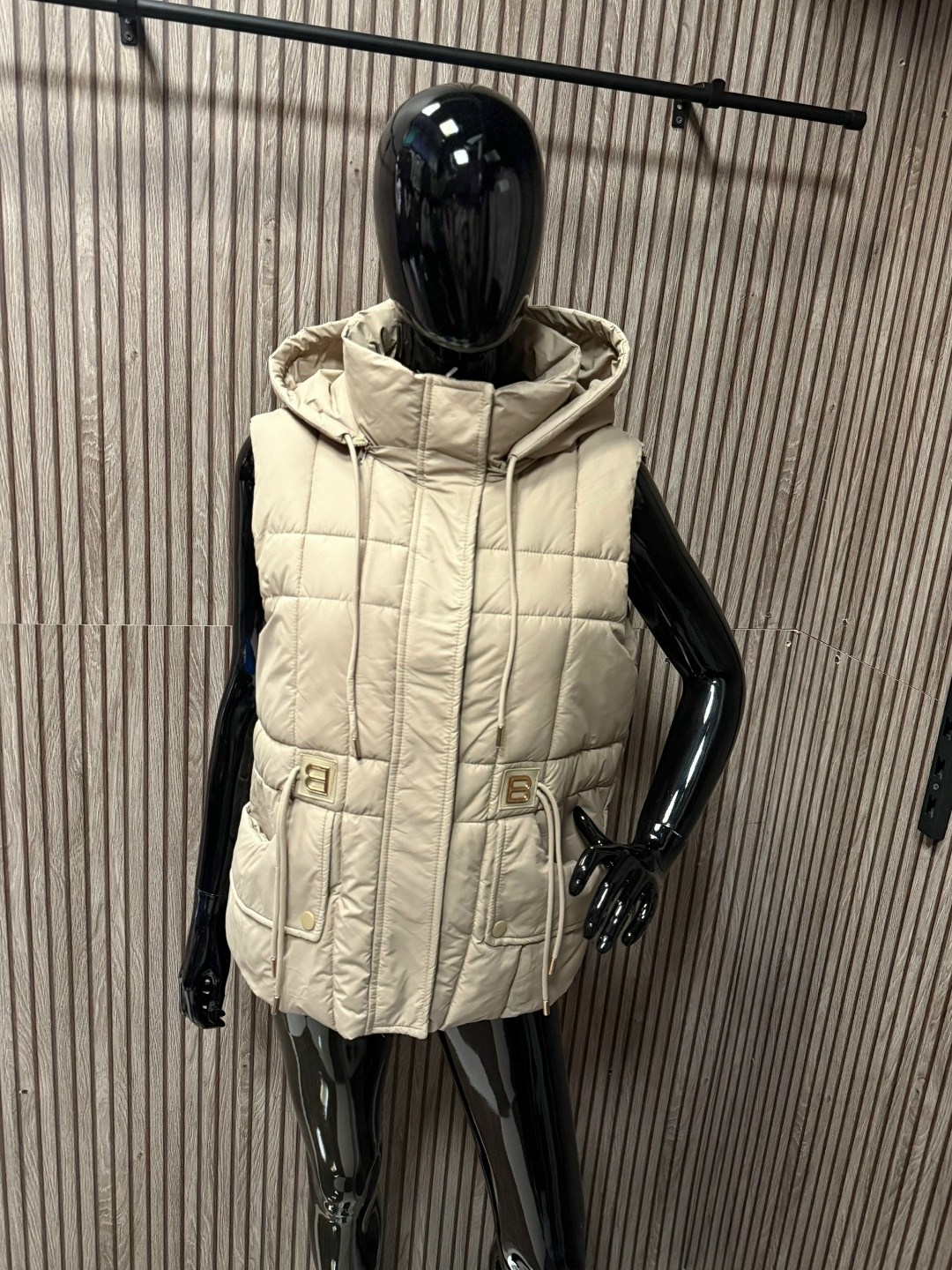 женская жилетка,жилет женский,жилет женский утепленный,жилет,жилетка с капюшоном