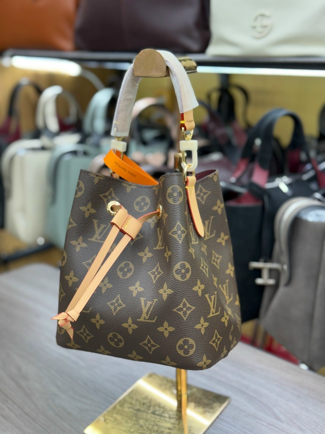 женская сумка louis vuitton,сумка ведро луи виттон,сумка луи виттон,louis vuitton сумка,louis vuitton сумка на плечо