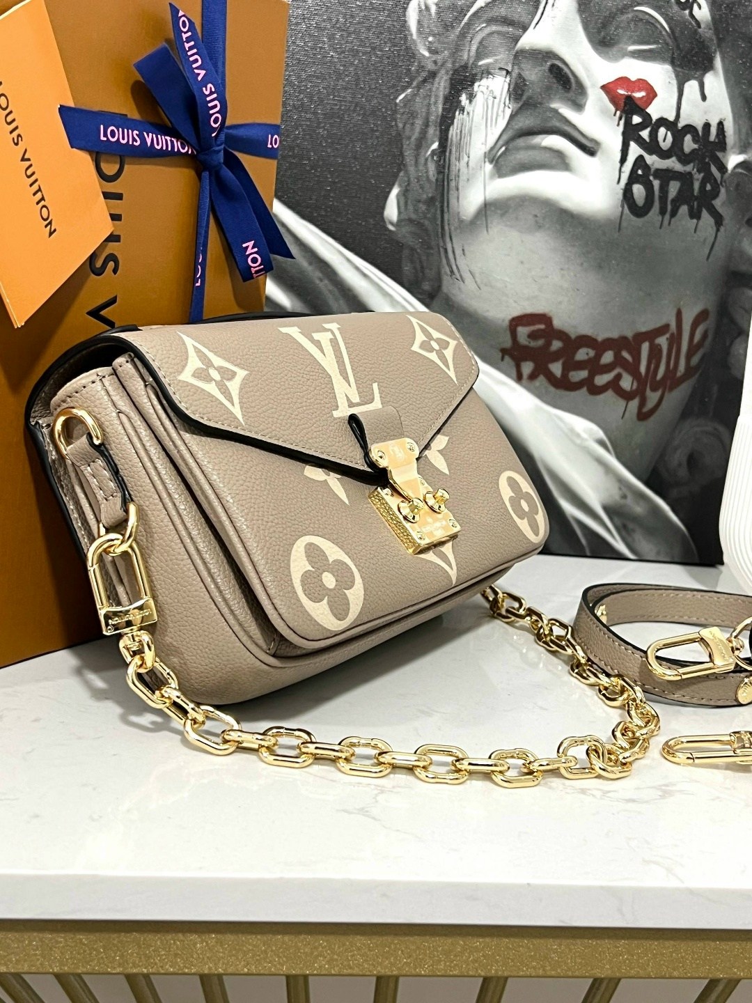 сумка louis vuitton,луи виттон сумка,сумка женская louis vuitton,сумка модная,сумка louis vuitton pochette metis east west