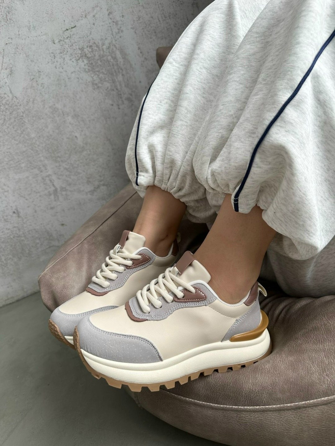 женские кроссовки,,повседневные кроссовки,стильные кроссовки,кроссовки модные