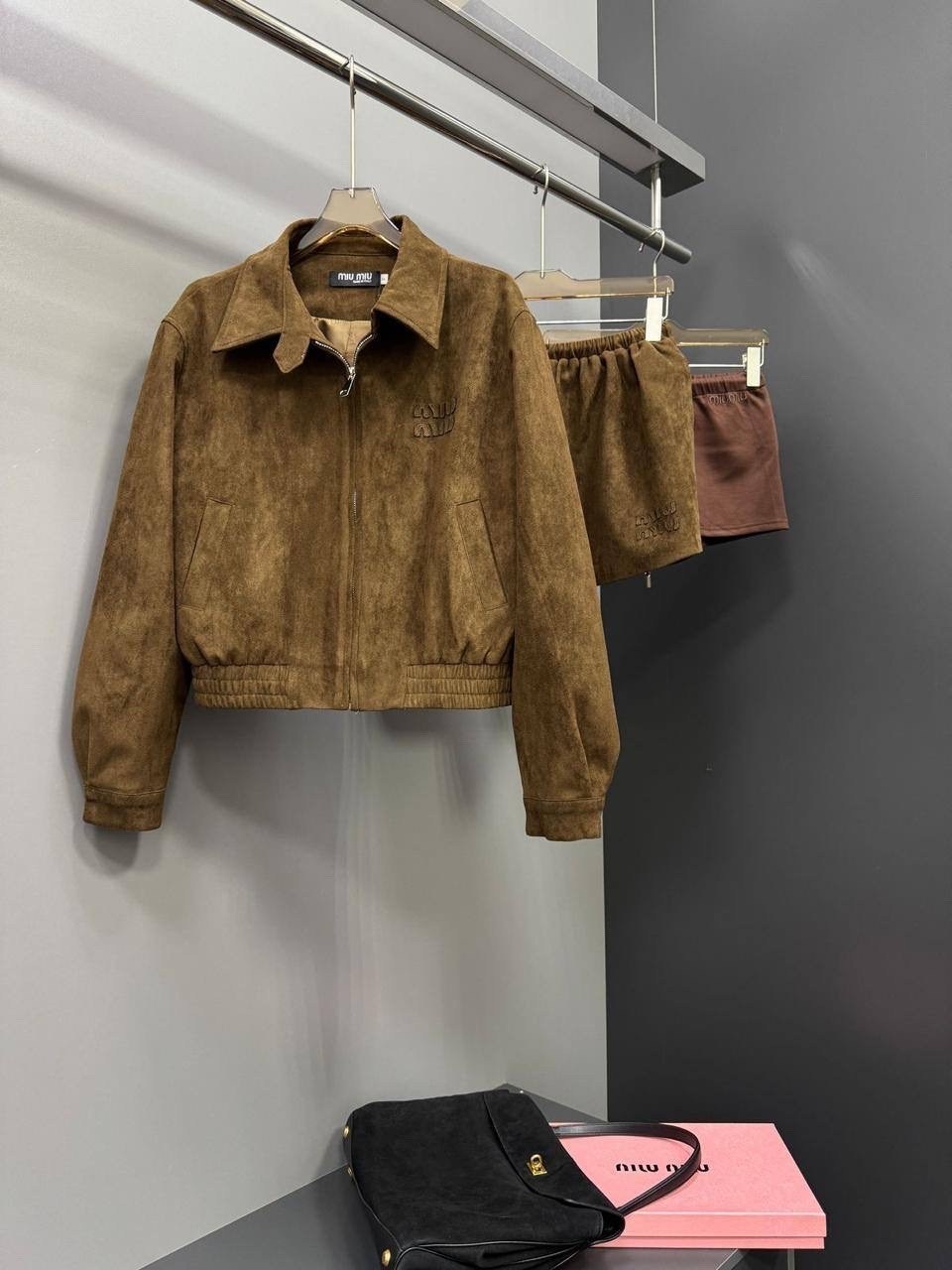 куртка замшевая,костюм с юбкой,куртка бомбер,вельветовый костюм с юбкой,костюм из вельвета