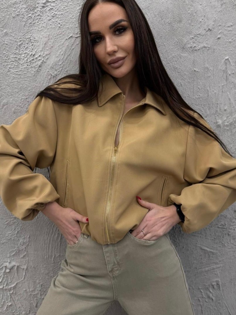куртка бомбер,куртка бомбер женская,бежевый бомбер,куртка свободного кроя,кожаная куртка