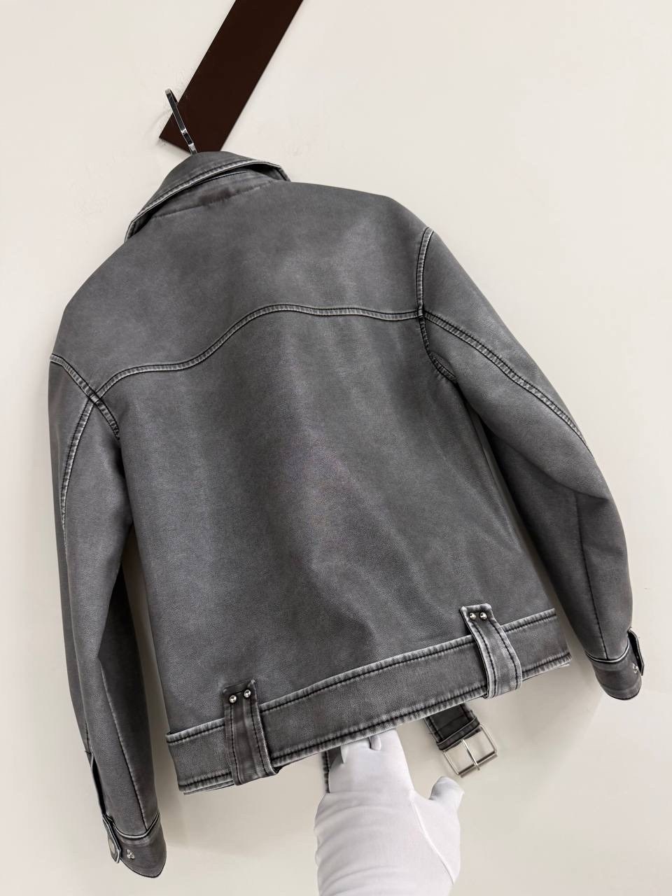 косуха винтажная куртка кожаная oversize серая monyken,куртка косуха,куртка кожаная,женская кожаная куртка,косуха серая винтажная куртка кожаная оверсайз aftfbasic