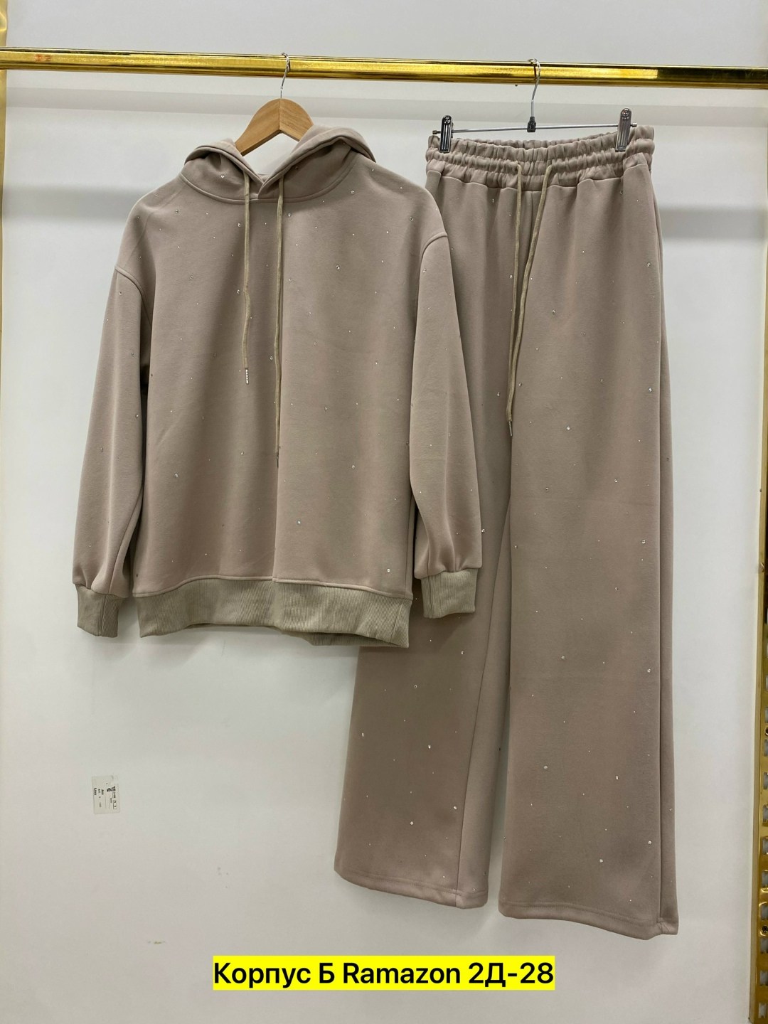 женские костюмы,,костюм стразы,костюм спортивный в стразах,костюм женский со стразами