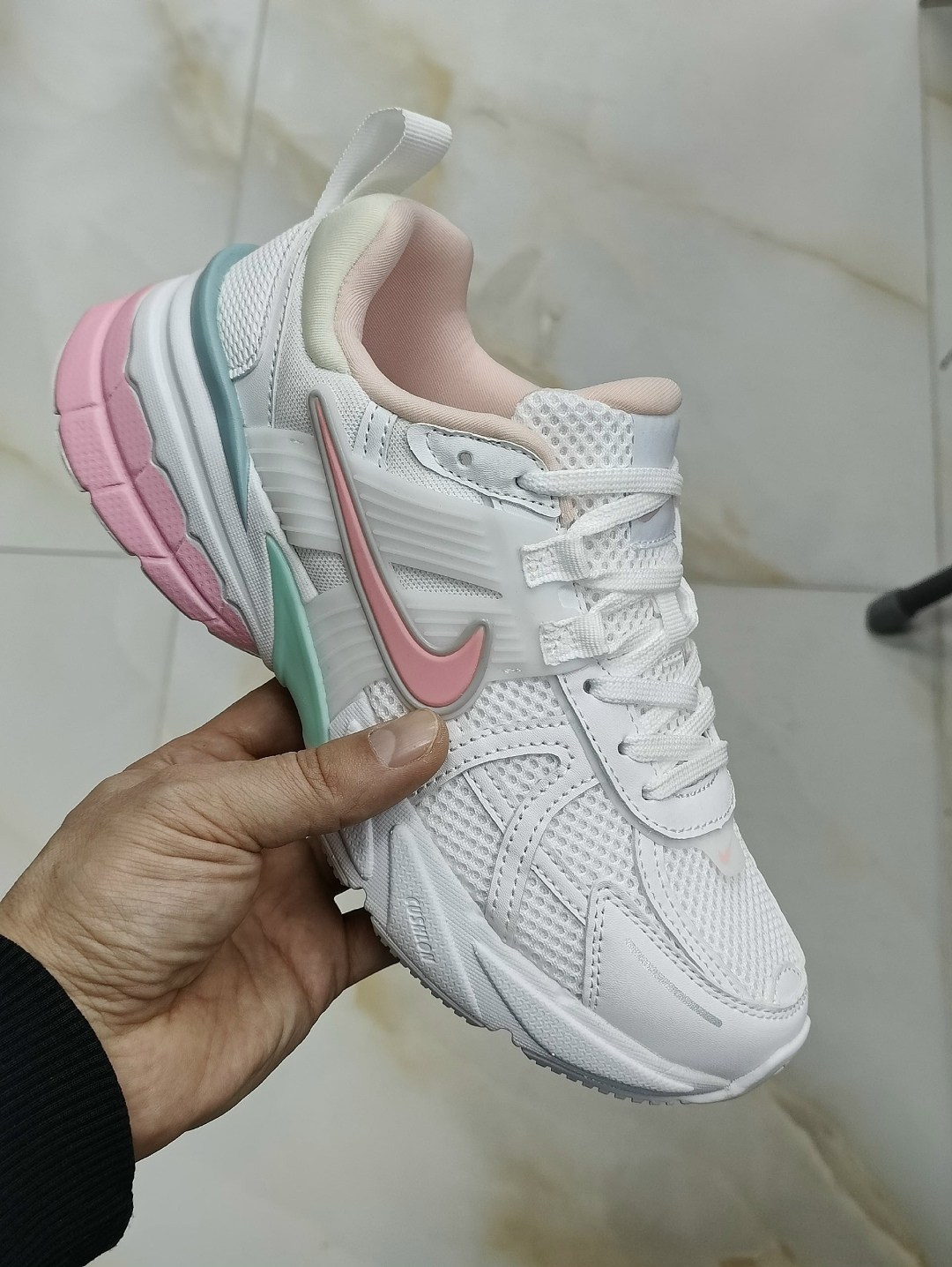 nike v2k run женские беговые кроссовки,кроссовки,женские кроссовки,кроссовки для бега initiator женские с низким верхом розовые/белые/серебристые nike,кроссовки nike