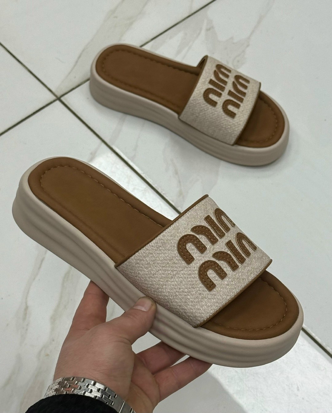 шлепки женские,женские шлепанцы,,шлепанцы miu miu,шлепки рич