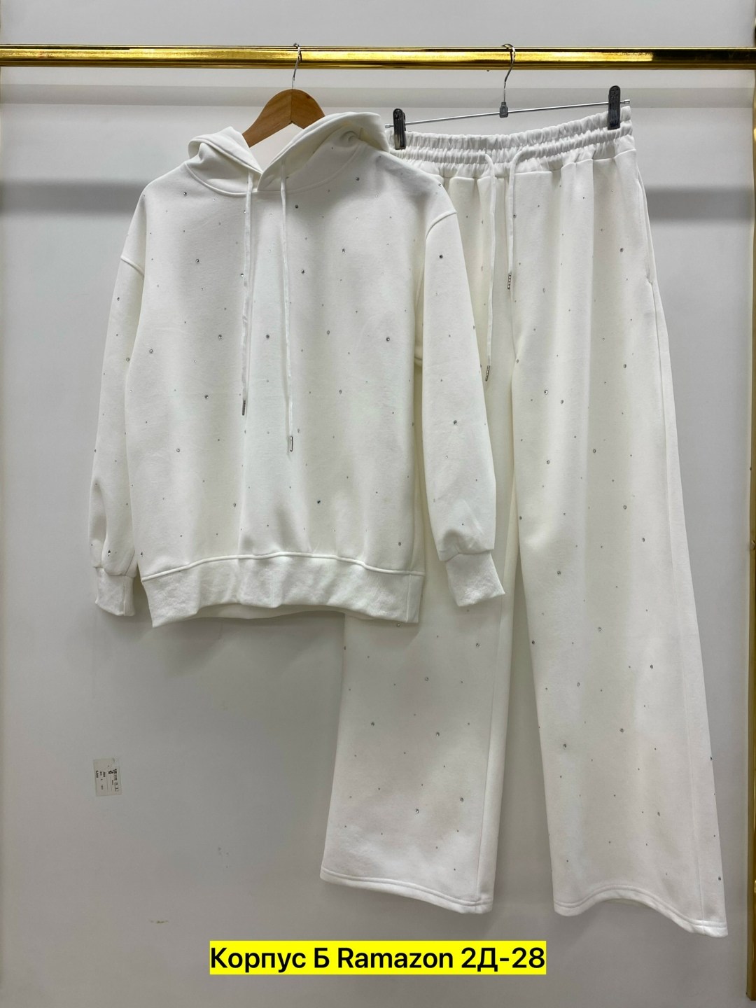 женские костюмы,,костюм стразы,костюм спортивный в стразах,костюм женский со стразами