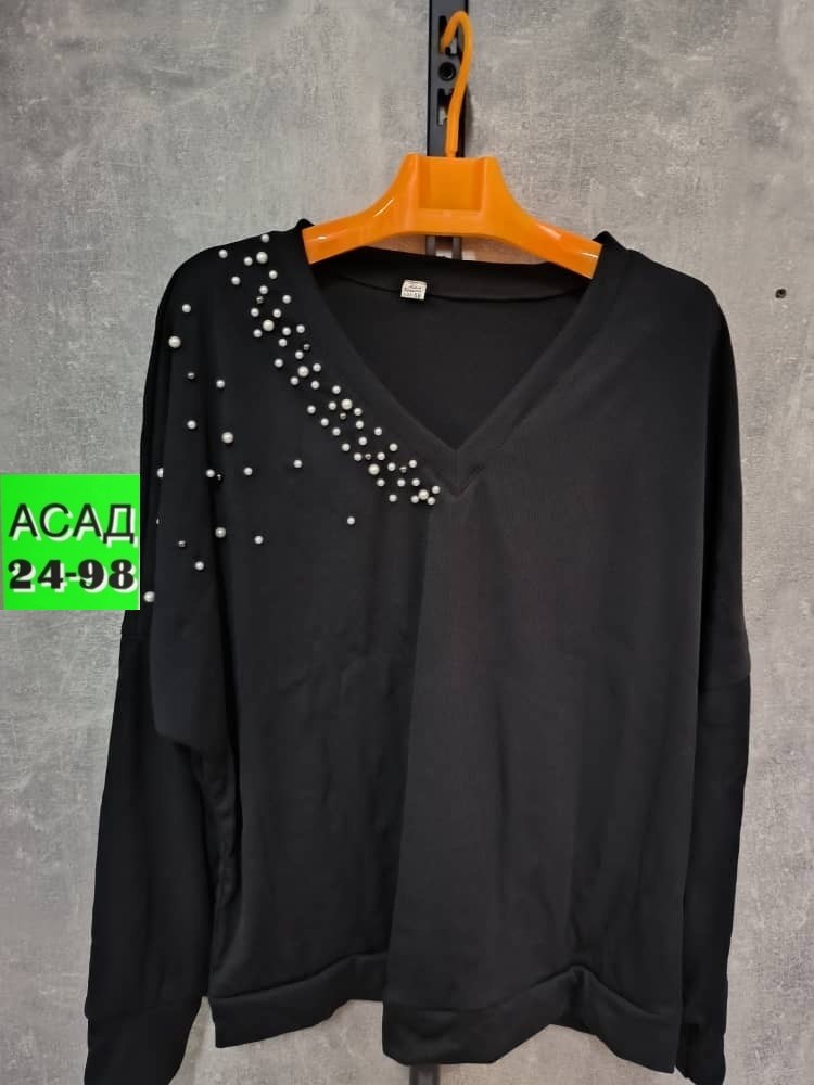 кофта женская с стразами,кофточка с отделкой из жемчужин,кофта женская трикотажная с бусинами,женская кофта с бусинами,кофта нарядная со стразами