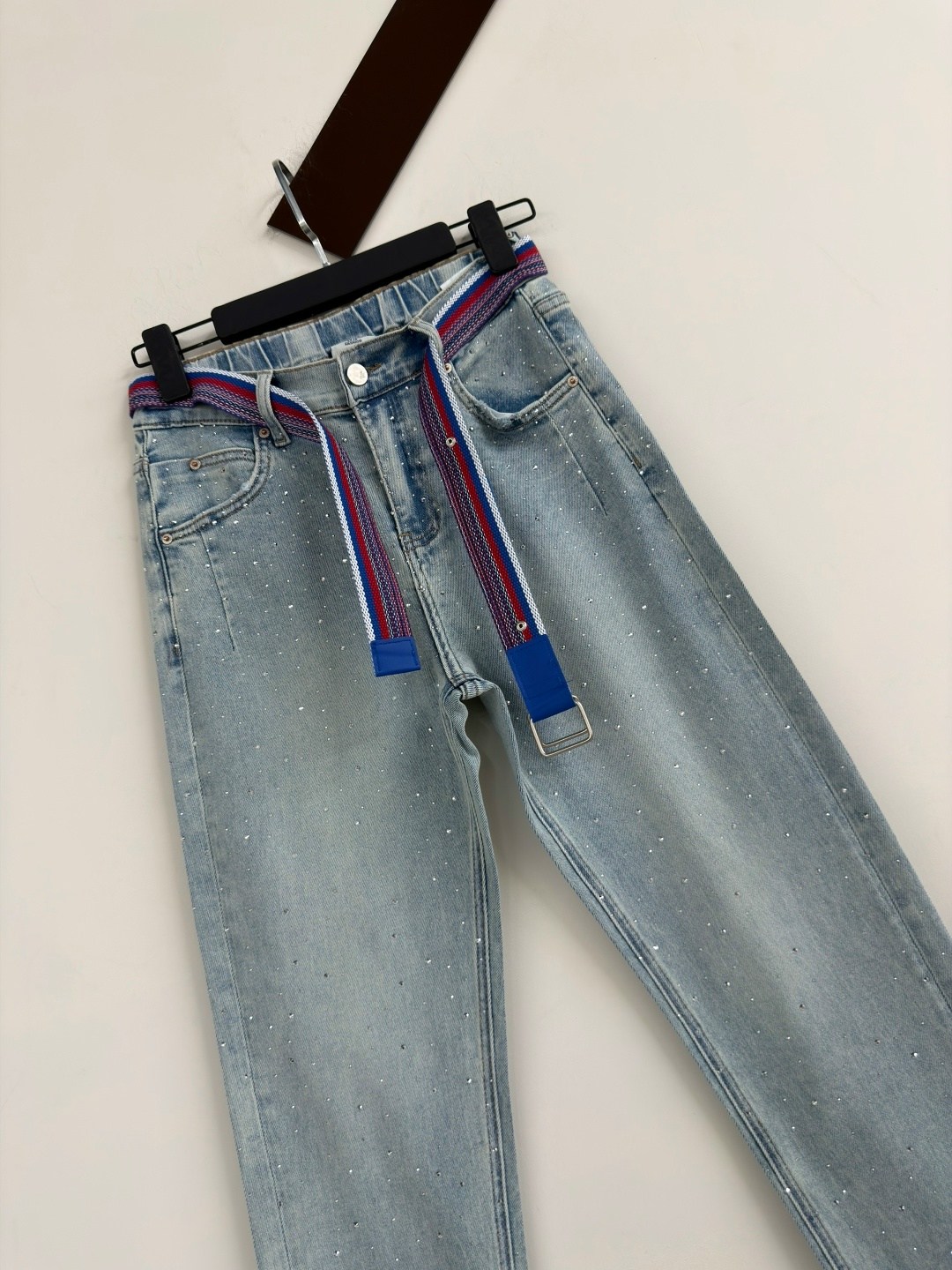 джинсы женские,джинсы со стразами женские,модные джинсы,джинсы с декором,джинсы джинсы